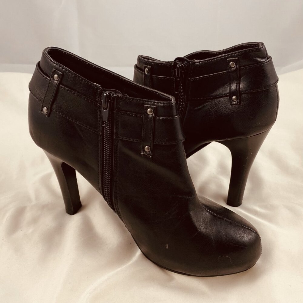 Maurices Heeled Low Cut Ankle Boot